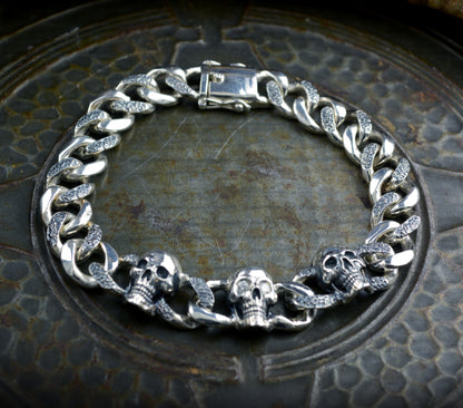 Pulsera de cadena cubana hecha a mano con tres calaveras