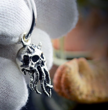 Pendiente de aro pequeño Cthulhu, Accesorio punk de joyería