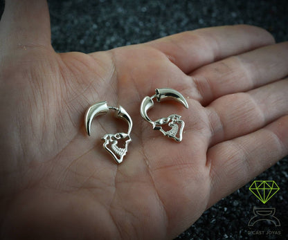 Pendiente de aro plata 925 calavera, Aro perfil calavera, Falso dilatador, Pendientes hombre, Joyería gótica. Pendiente artesanal