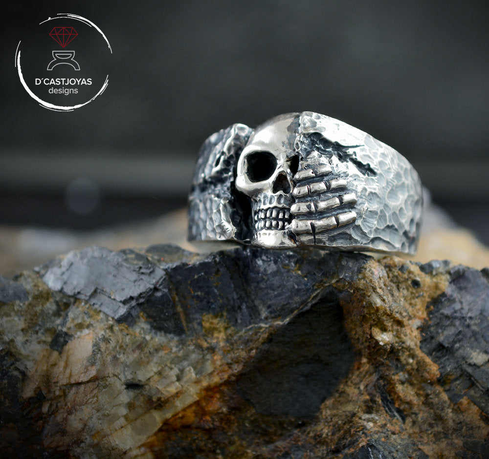 Anillo de banda calavera roca plata 925, Anillo Winter is coming, Anillo textura roca calavera, Anillo hombre, Memento morí, Joyería rebelde - D´Cast