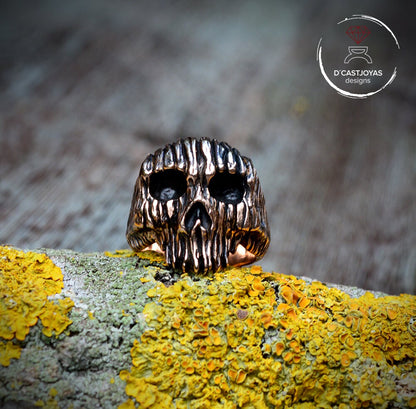 Anillo Calavera bronce macizo, Anillo Texturas corteza de árbol, Anillo calavera del bosque, Joyería para Hombre, Hecho a mano, Memento Mori - D´Cast