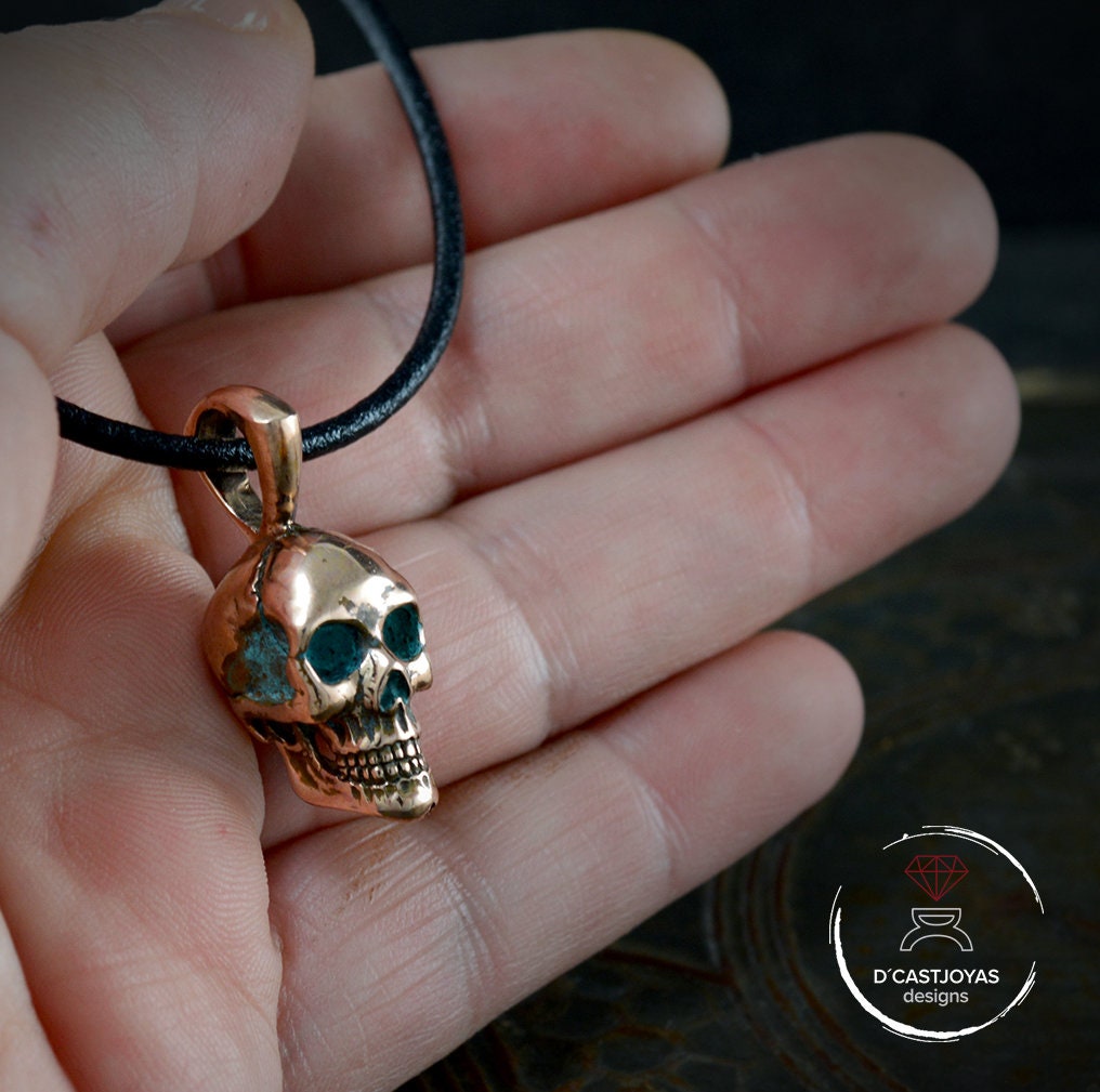 Colgante calavera en bronce macizo, Cráneo de bronce grande, Colgante gótico, Colgante artesanal, Regalo para él, Joyería de motorista - D´Cast