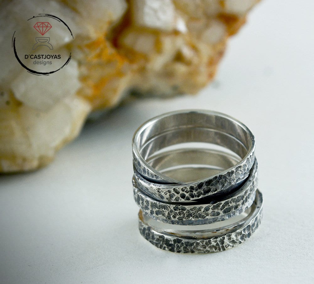 Gehämmerter durchgehender Draht-Silberring, Infinity-Bandring, Infinity-Loop-Ring, zeitgenössischer Schmuck