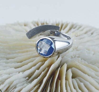 Anillo plata Ojo, Anillo solitario con gran piedra oval, Anillo artesanal, Joyería contemporánea, Anillo plata mujer, Estilo urbano - D´Cast