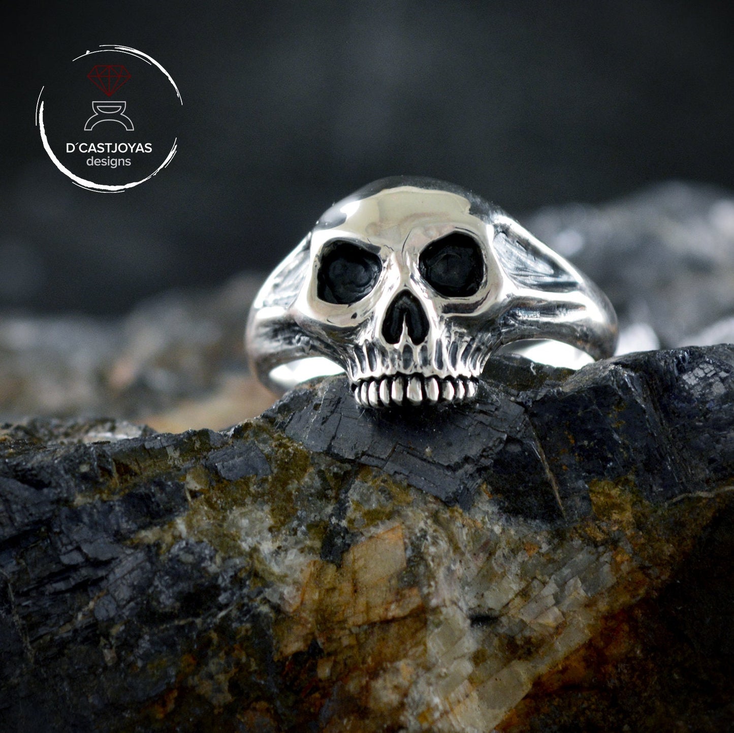 Anillo plata Calavera pequeño con texturas oxidadas, Cráneo de plata, Memento Mori, Anillo artesanal, Joyería unisex, Joyería de calaveras - D´Cast