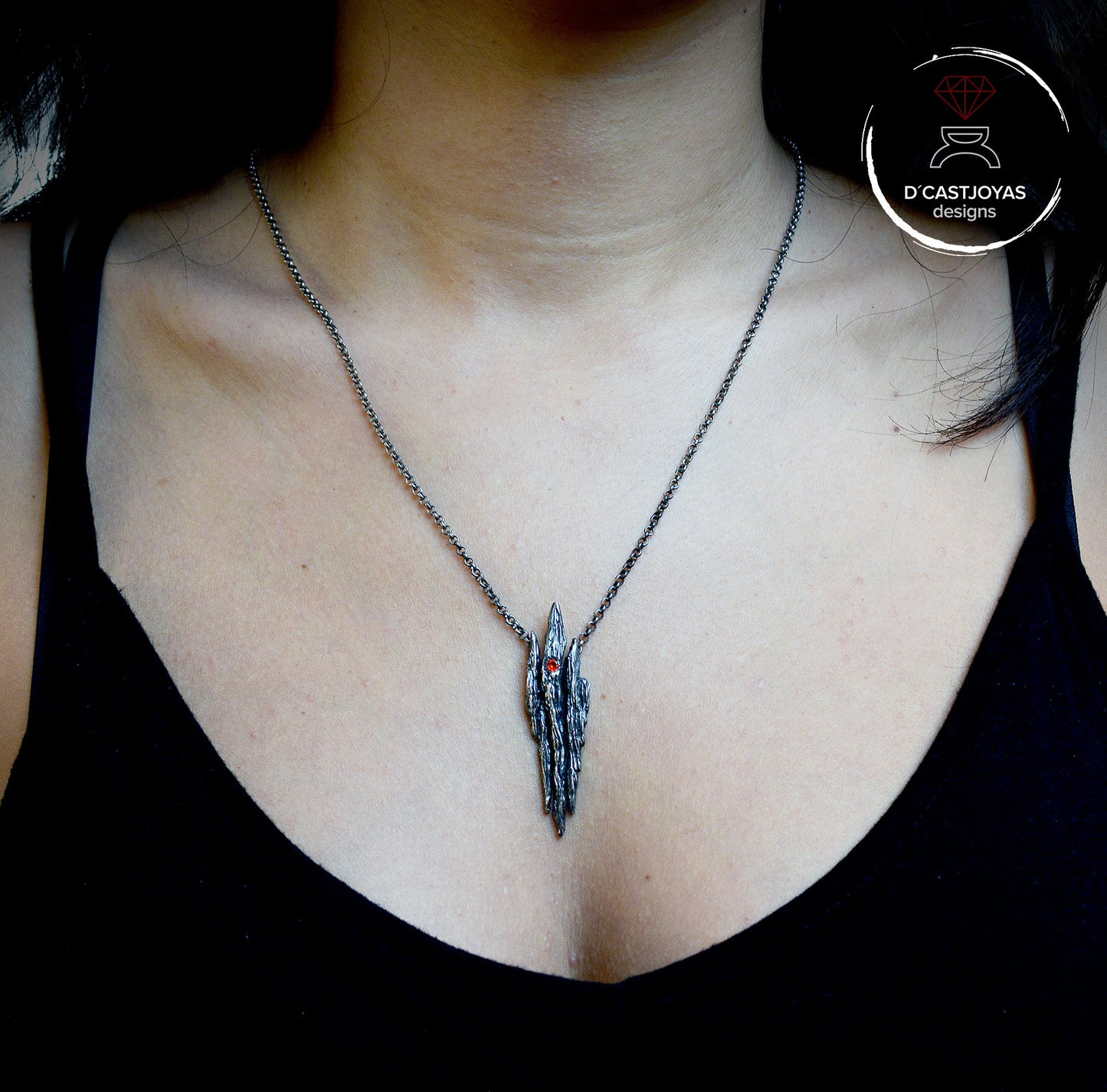 Collar primitivo de plata con texturas de corteza de árbol y piedra engastada, Regalo único para  amantes del bosque, regalo  San Valentín - D´Cast