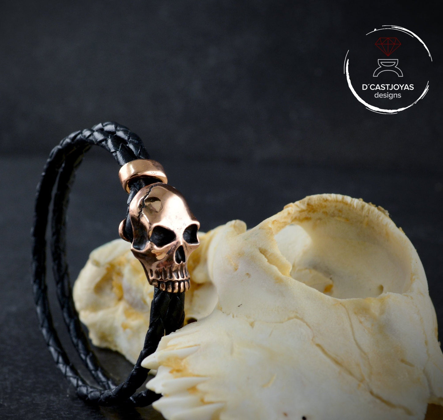 Brazalete calavera de bronce y cuero, Brazalete de cuero y bronce, Joyas de calaveras, Joyas Biker, Brazalete de estilo urbano