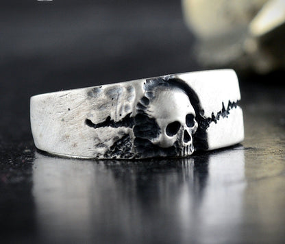 Totenkopf-Siegelring aus 925er Silber, Siegelring mit gebrochener Felsstruktur, Herrenschmuck, handgefertigter Ring