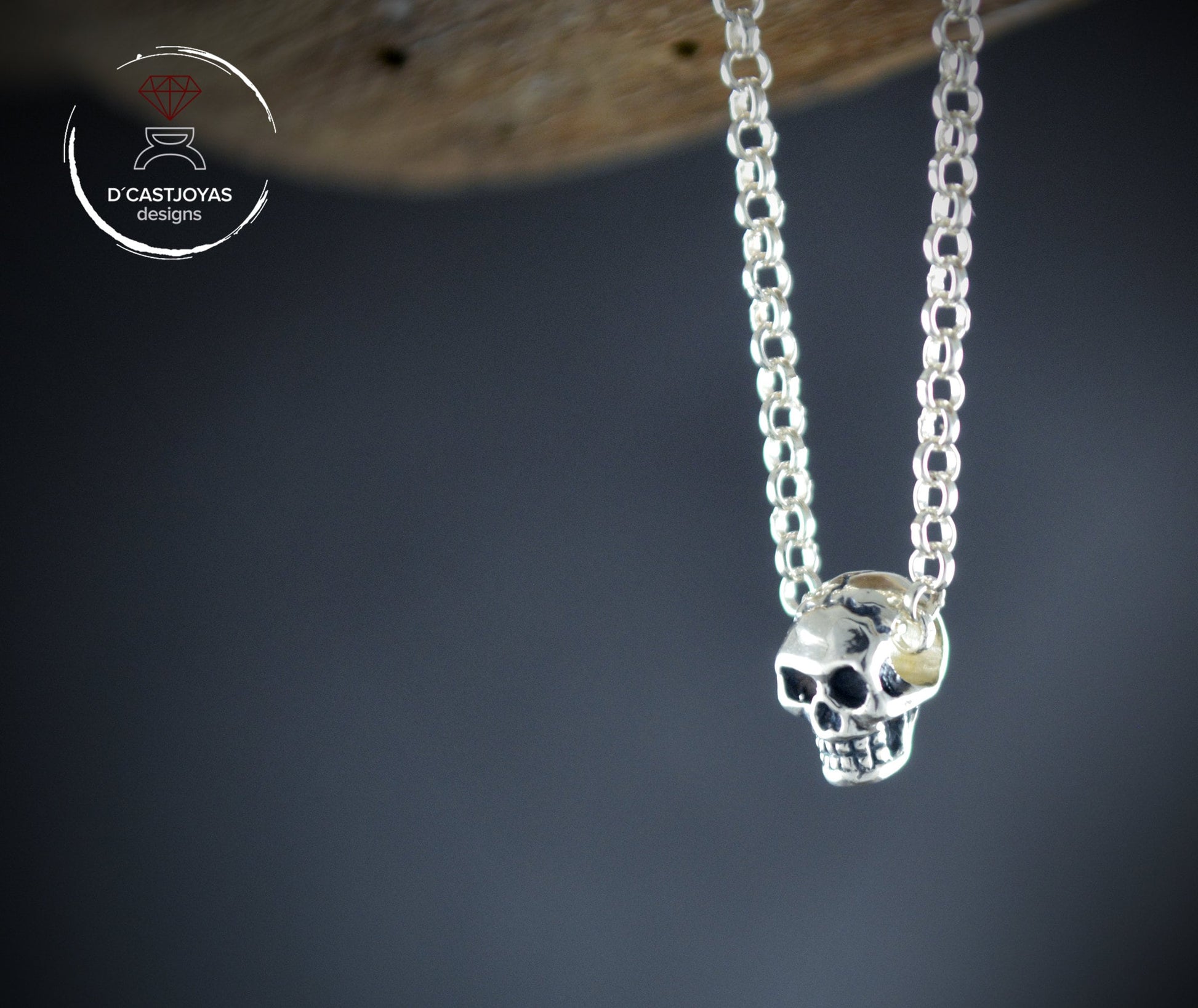 Pequeño colgante de calavera de plata esterlina  cadena de plata rolo, Joyas urbanas, Joyas unisex, Novia gótica - D´Cast