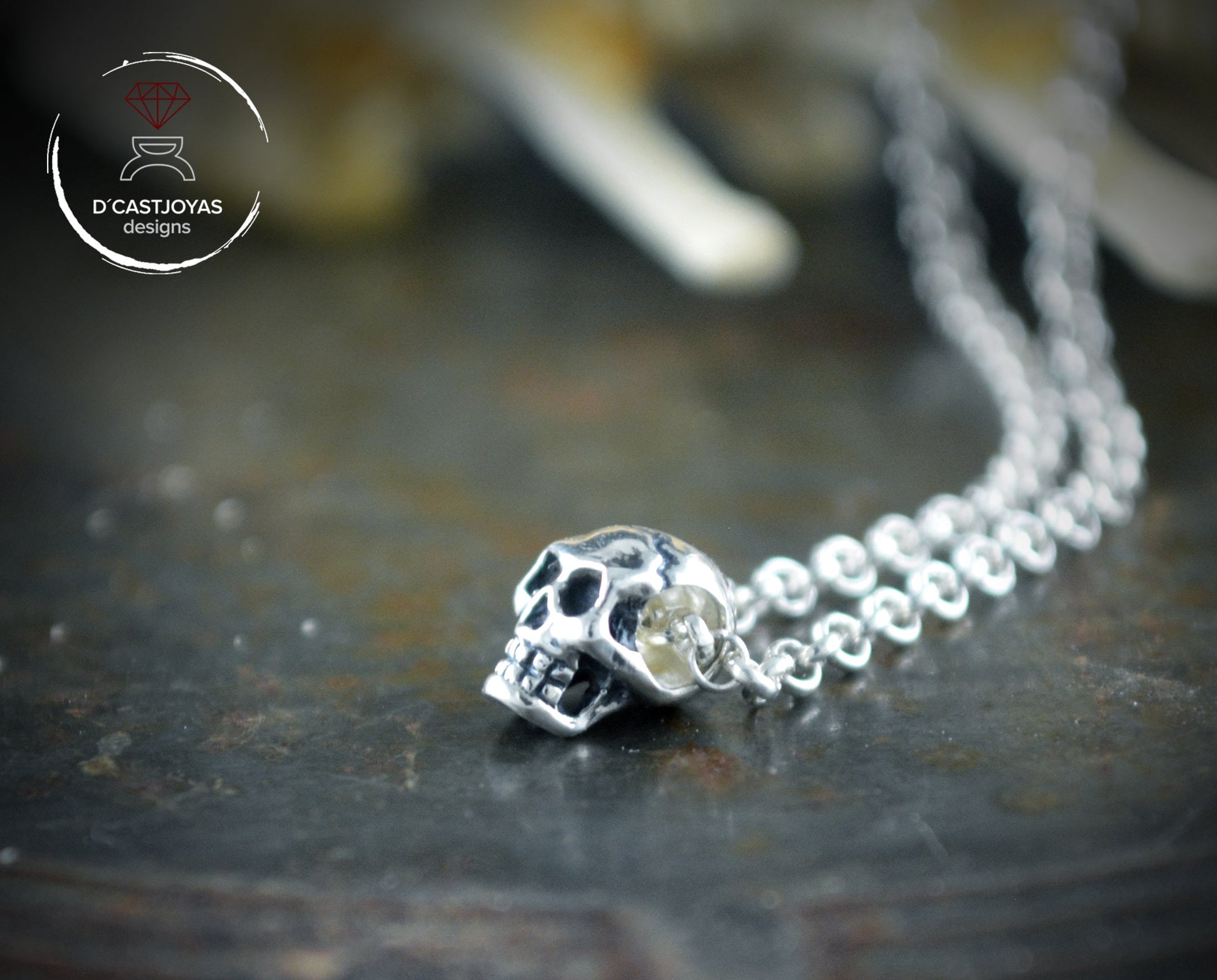 Pequeño colgante de calavera de plata esterlina  cadena de plata rolo, Joyas urbanas, Joyas unisex, Novia gótica - D´Cast