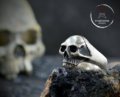 Massiver Silber Memento Mori Totenkopf Ring, Totenkopf Verlobungsring, einzigartiger handgefertigter Ring, Gothic Ehering