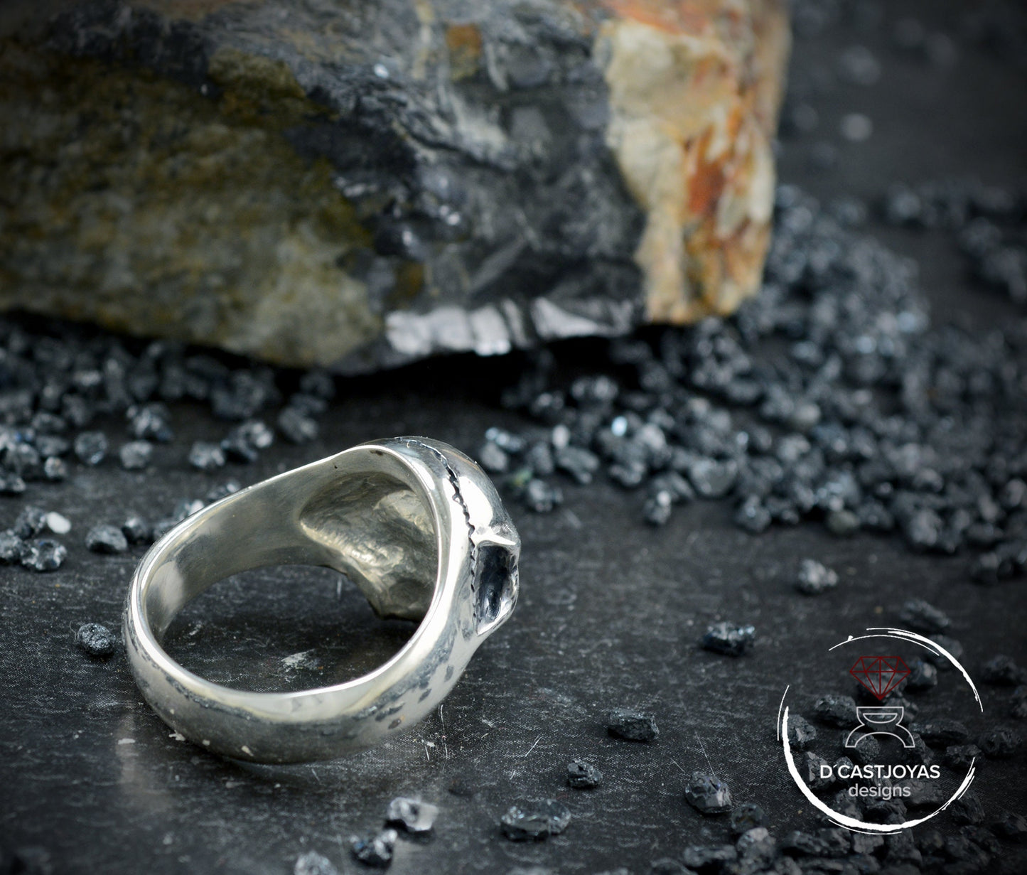 Massiver Silber Memento Mori Totenkopf Ring, Totenkopf Verlobungsring, einzigartiger handgefertigter Ring, Gothic Ehering