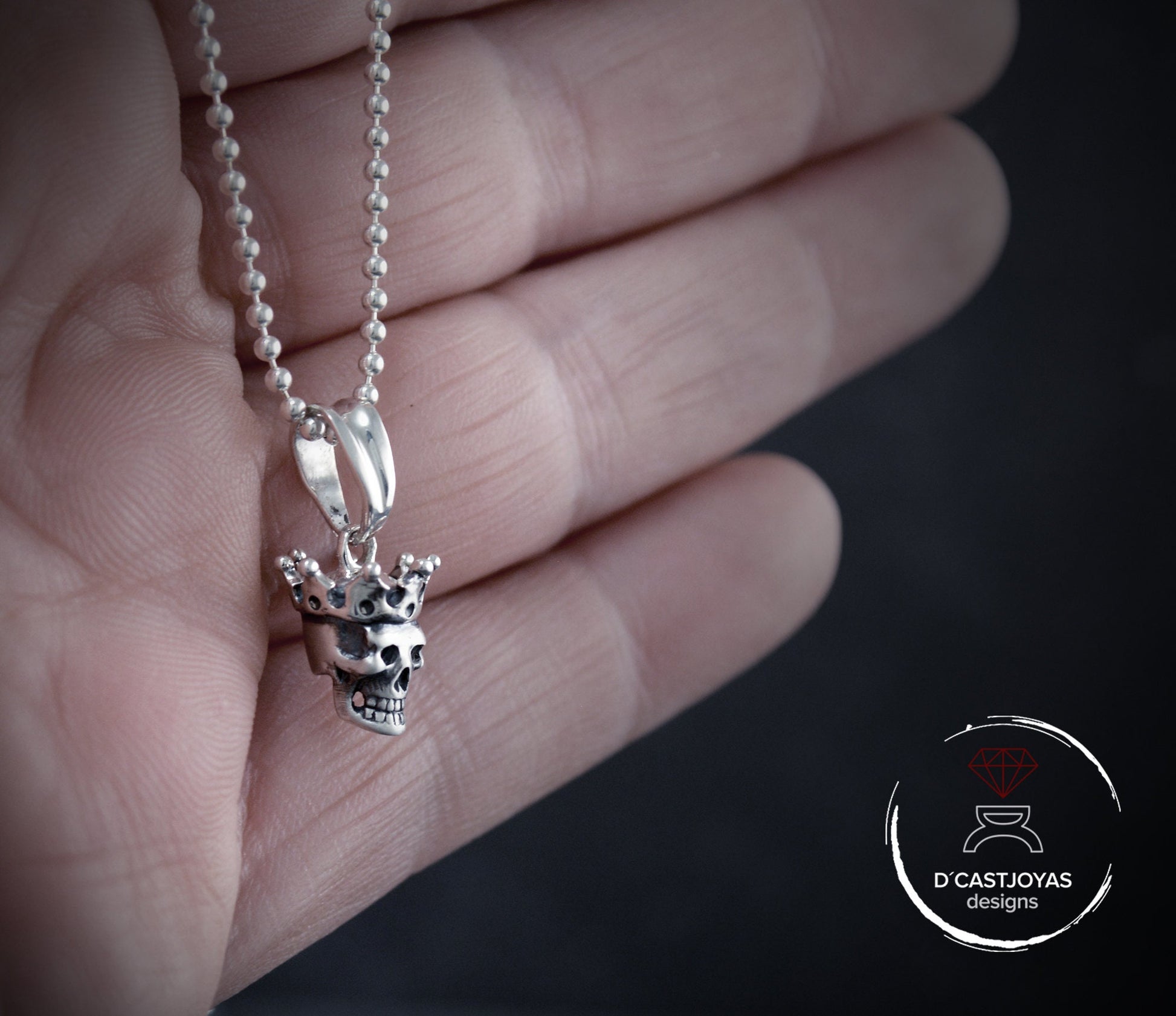 Colgante calavera rey plata 925, Charm plata calavera para hombres, Colgante de Halloween, Novia gótica,  Regalo genial para él - D´Cast