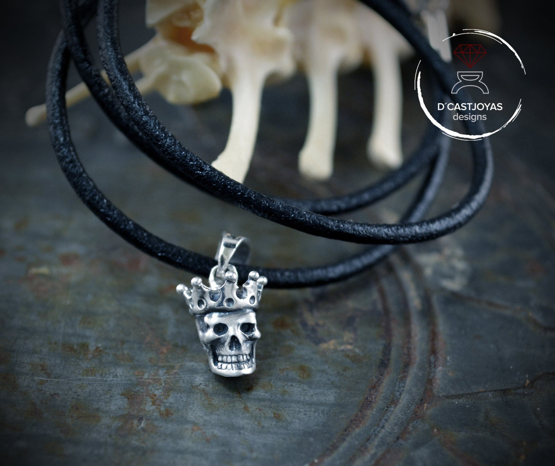 Colgante calavera rey plata 925, Charm plata calavera para hombres, Colgante de Halloween, Novia gótica,  Regalo genial para él - D´Cast