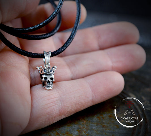 Colgante calavera rey plata 925, Charm plata calavera para hombres, Colgante de Halloween, Novia gótica,  Regalo genial para él - D´Cast