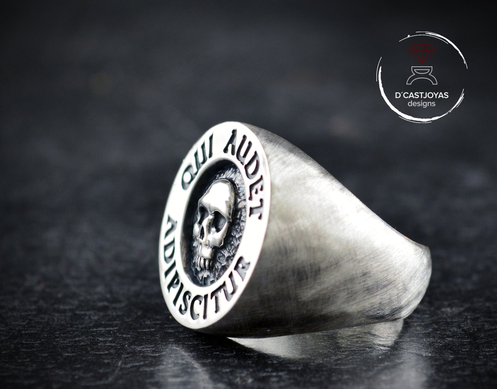 Anillo sello con calavera Memento Mori, Anillo sello hecho a mano en plata de ley, Anillo calavera para hombre - D´Cast