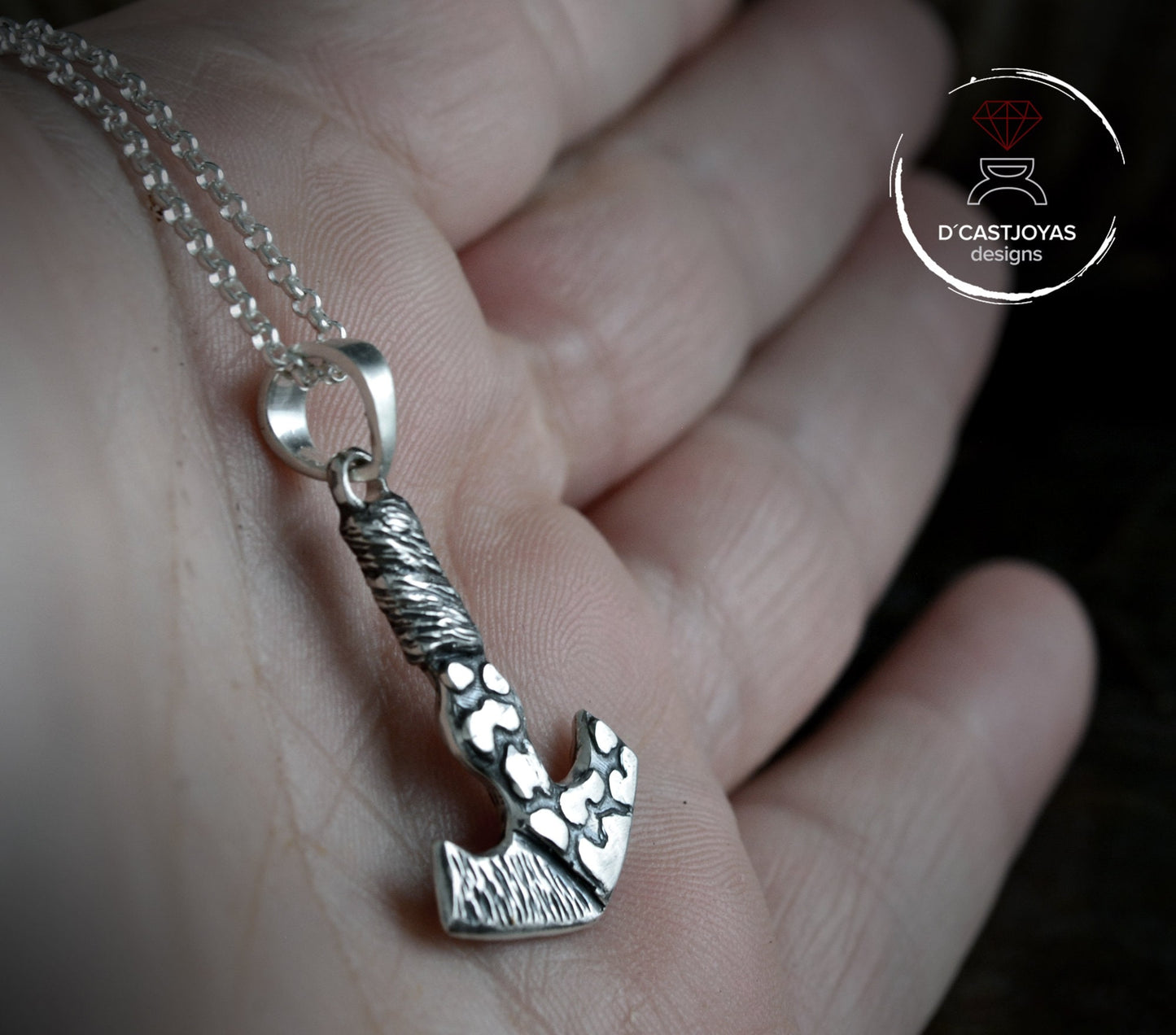 Colgante Mjolnir en plata de ley y texturas martilladas , Amuleto vikingo para hombre y mujer