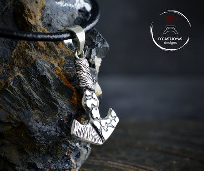 Colgante Mjolnir en plata de ley y texturas martilladas , Amuleto vikingo para hombre y mujer