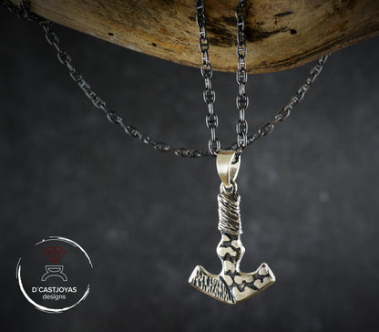 Mjolnir pendant in sterling silver and hammered textures, Viking amulet for men and women