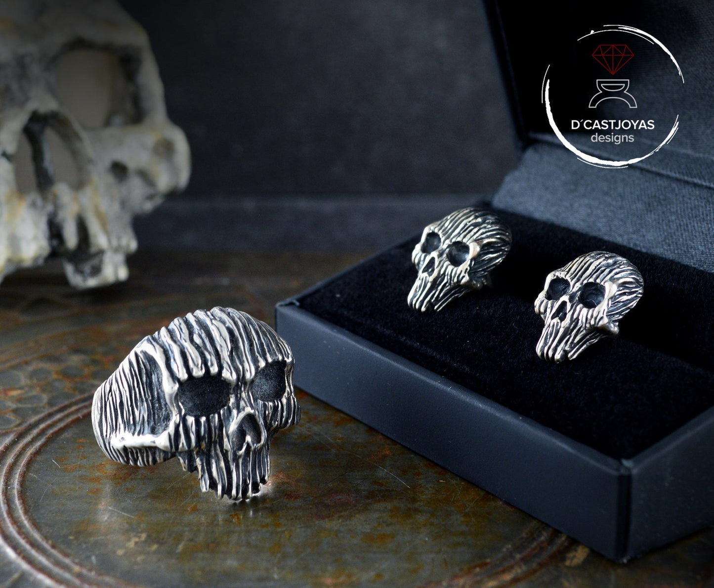 Anillo Calavera Plata maciza, Anillo Texturas corteza de árbol, Anillo calavera del bosque, Joyería para Hombre, Hecho a mano, Memento Mori - D´Cast