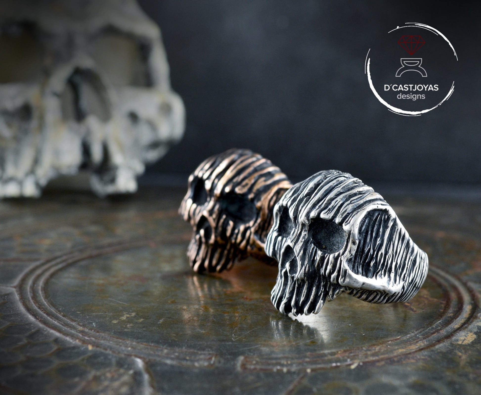 Conjunto de anillo de calavera y gemelos de camisa en plata de ley o bronce con textura de corteza de árbol y acabado oxidado - D´Cast