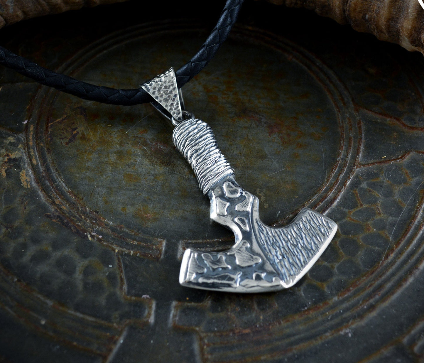 Colgante vikingo de plata maciza Mjolnir para hombre, Hammer Thor con texturas oxidadas, amuleto vikingo - D´Cast