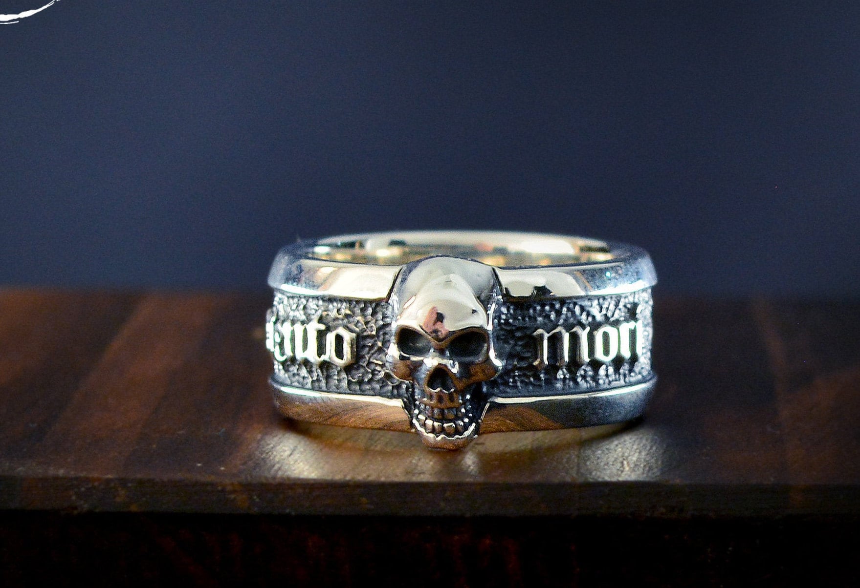 Anillo banda Memento Mori con calavera en plata de ley maciza, Anillo calavera hombre - D´Cast