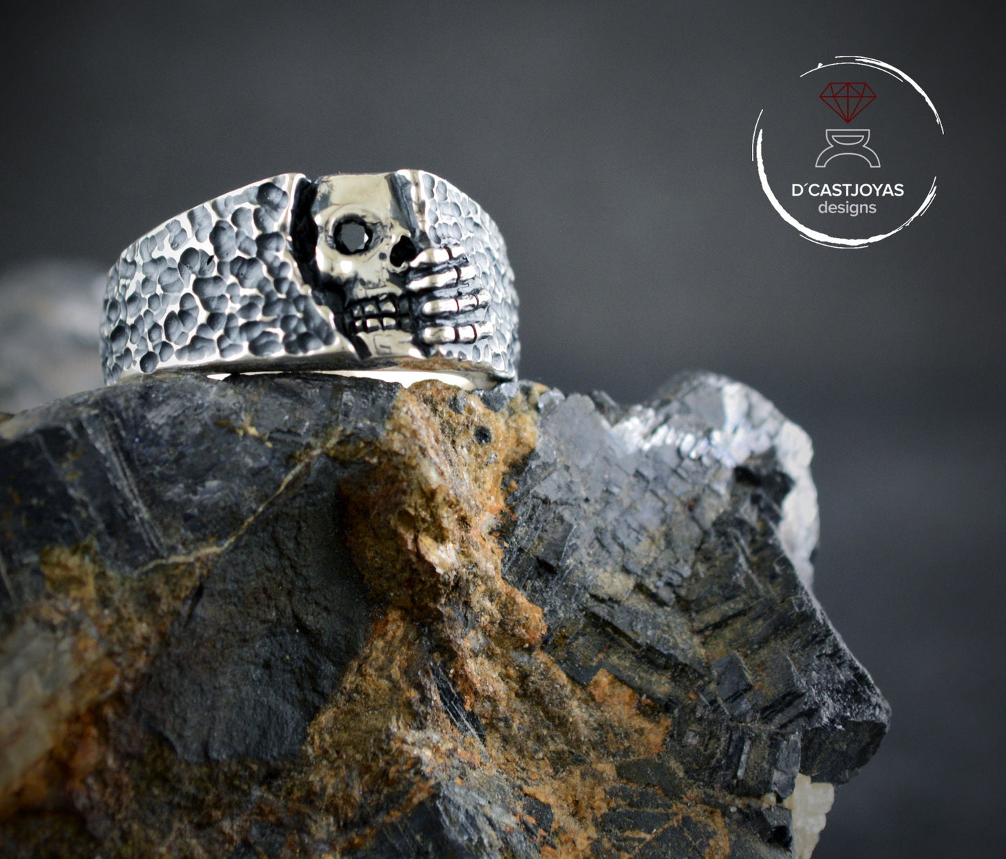 Anillo de banda calavera roca plata 925, Anillo Winter is coming, Anillo textura roca calavera, Anillo hombre, Memento morí, Joyería rebelde - D´Cast