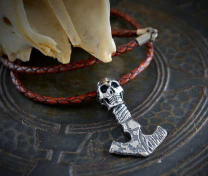 Colgante vikingo Mjolnir y calavera con texturas martilladas y oxidadas - D´Cast