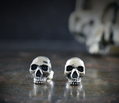 Pendientes calavera Memento mori en plata de ley maciza