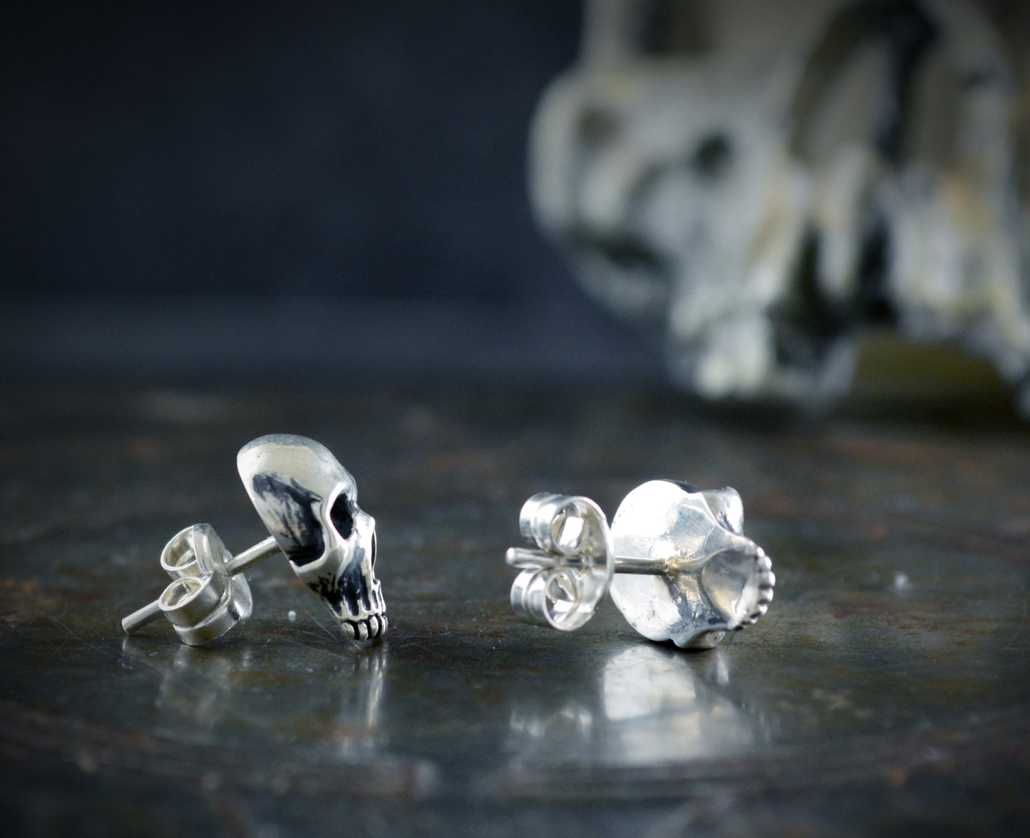 Pendientes calavera Memento mori en plata de ley maciza