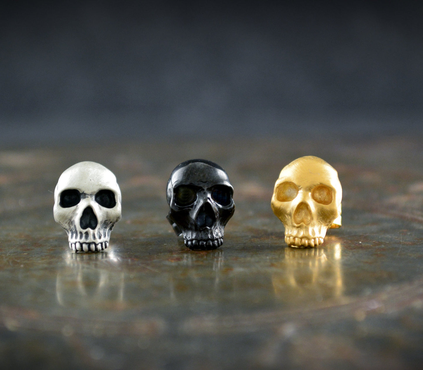 Pendientes calavera Memento mori en plata de ley maciza