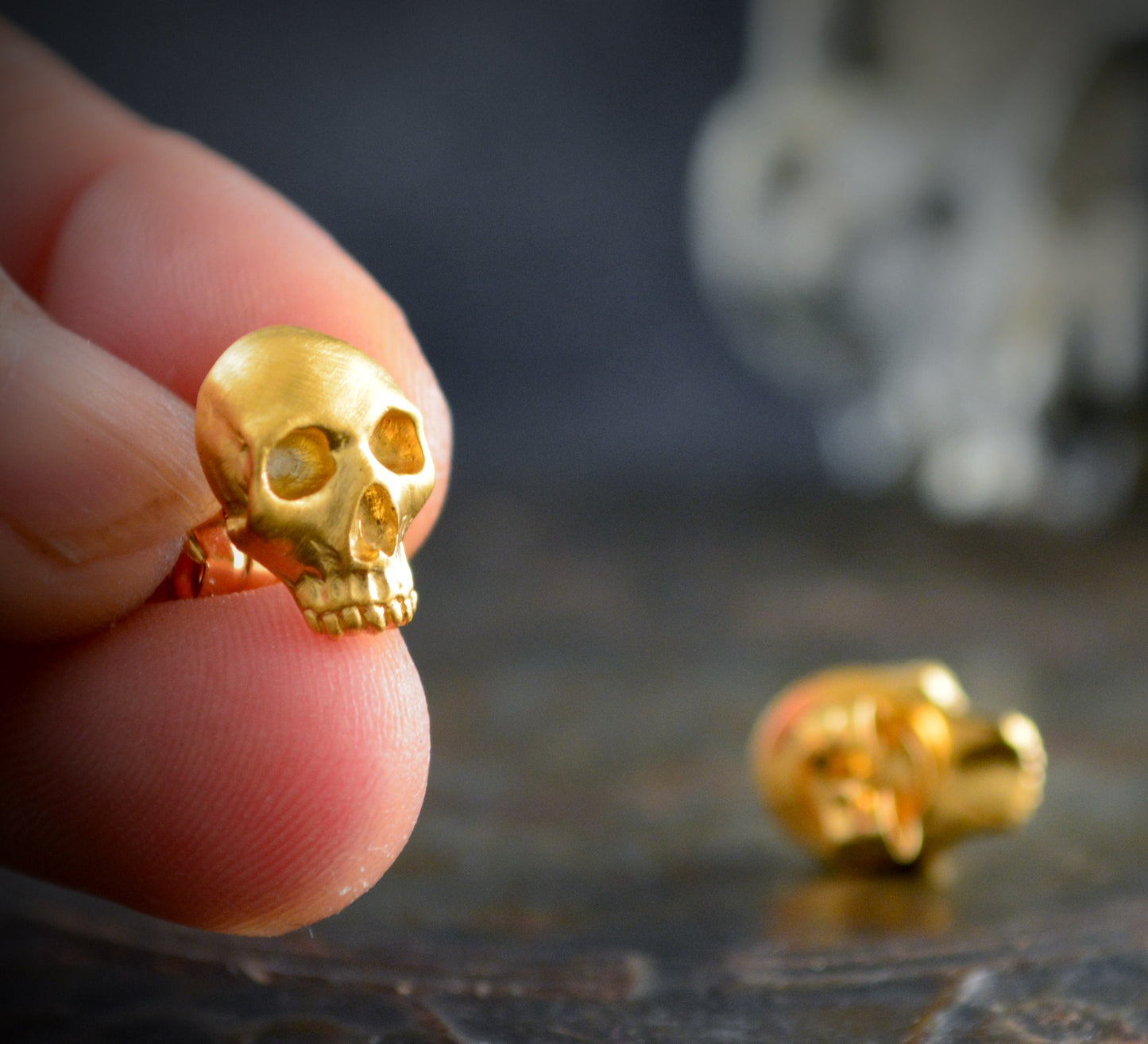 Pendientes calavera Memento mori en plata de ley maciza