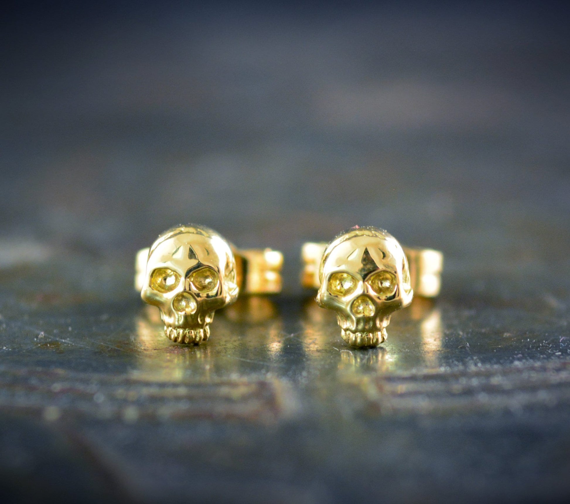 Piercing calavera diminuta en oro sólido de 14k y 18k - D´Cast