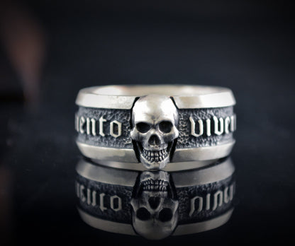 Anillo banda Memento Vivere con calavera en plata de ley maciza, Anillo calavera hombre - D´Cast