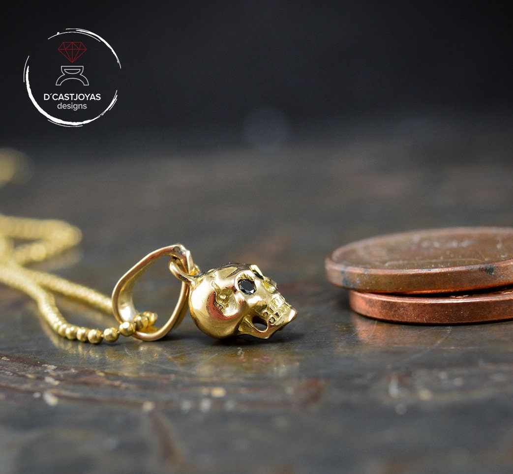 Colgante calavera diminuta en oro 10k, 14k y 18k  con piedras naturales - D´Cast