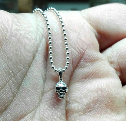 Kleiner Totenkopf-Silberanhänger, menschlicher Totenkopf-Anhänger, handgefertigter Silberanhänger, Urban-Schmuck, Punk-Stil, Unisex-Schmuck