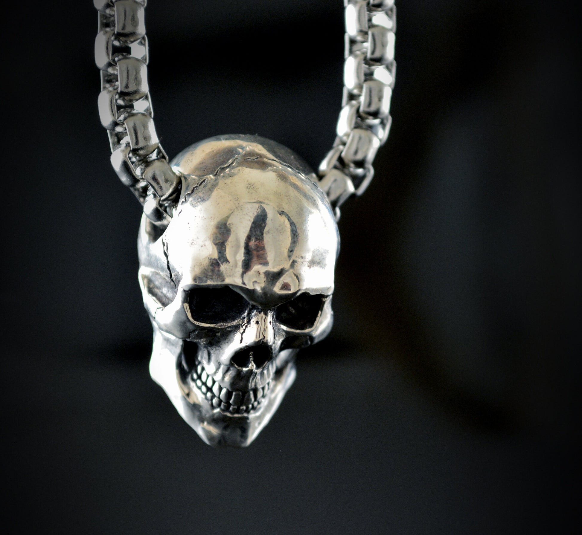 Gran colgante  calavera humana hecha a mano en plata de ley, Memento mori, Colgante motero - D´Cast