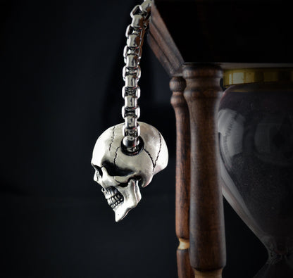 Gran colgante  calavera humana hecha a mano en plata de ley, Memento mori, Colgante motero - D´Cast