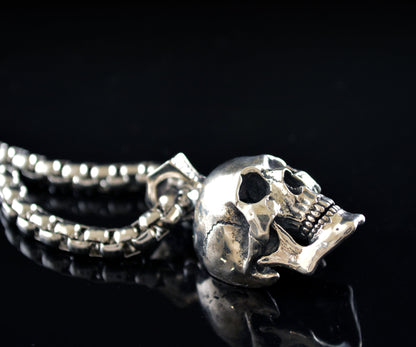 Gran colgante  calavera humana hecha a mano en plata de ley, Memento mori, Colgante motero - D´Cast