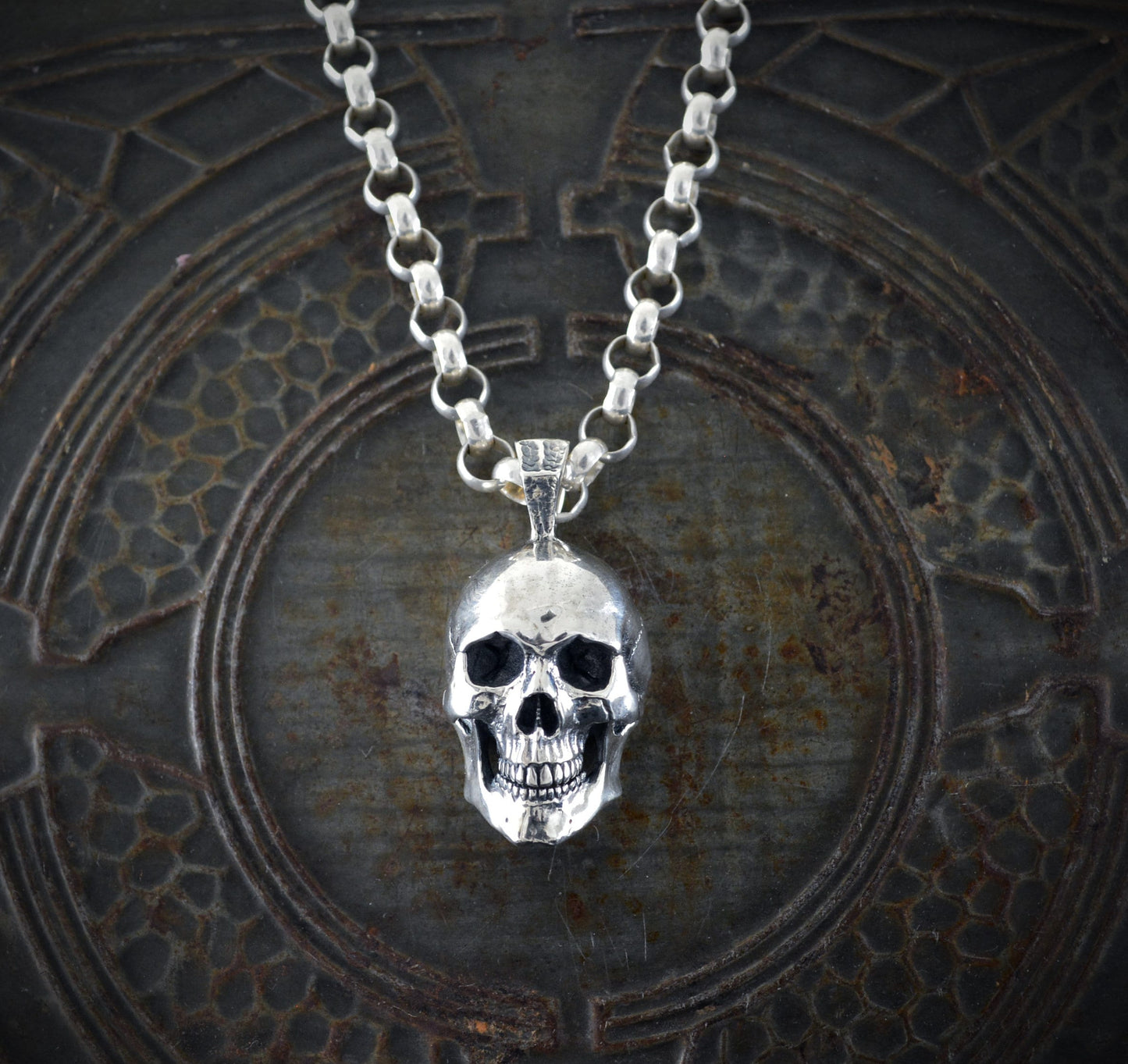 Gran colgante  calavera humana hecha a mano en plata de ley, Memento mori, Colgante motero - D´Cast