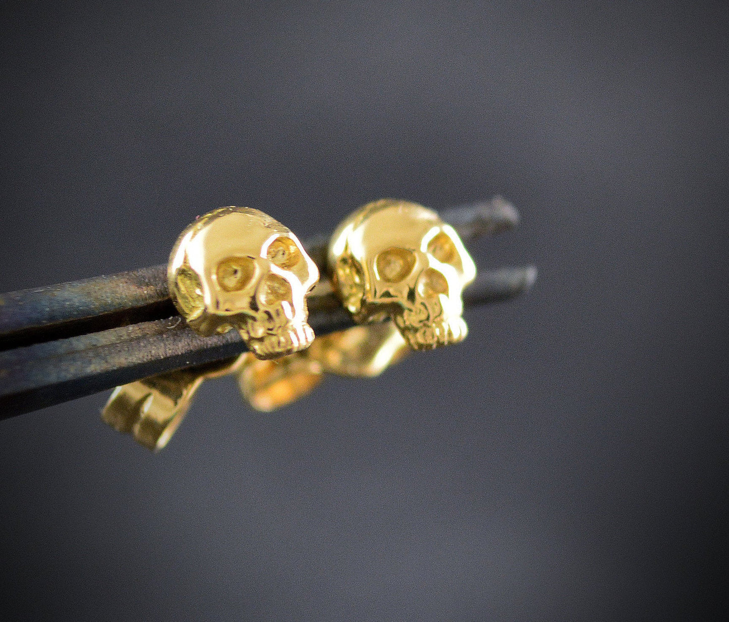 Piercing calavera diminuta en oro sólido de 14k y 18k - D´Cast