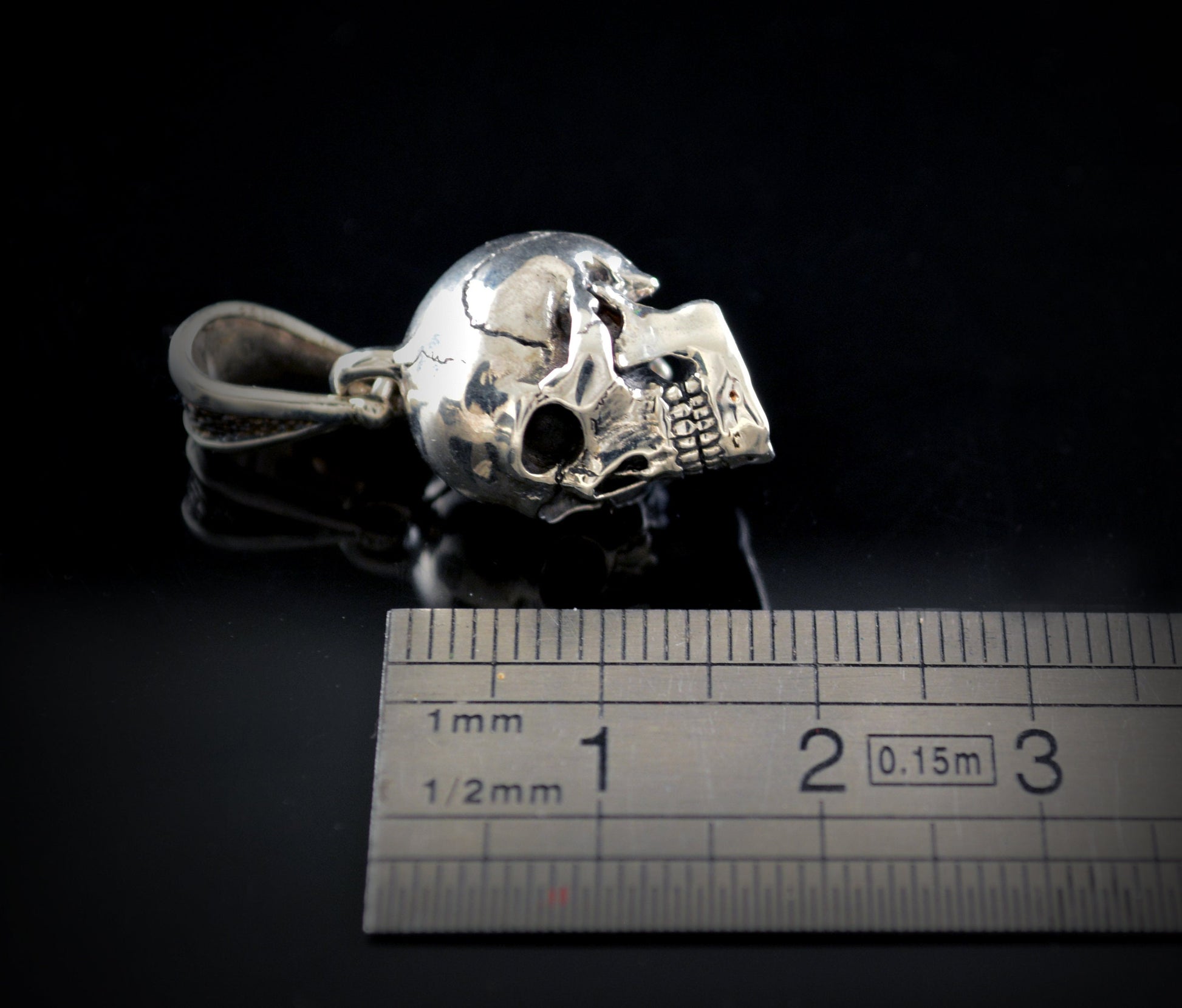 Colgante Craneo completo anatómico hecho a mano en plata de ley , Colgante Memento mori - D´Cast