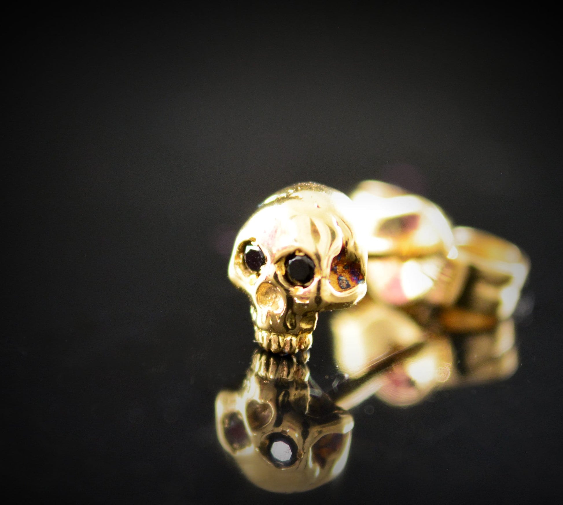 Piercing calavera diminuta en oro sólido de 14k y 18k - D´Cast