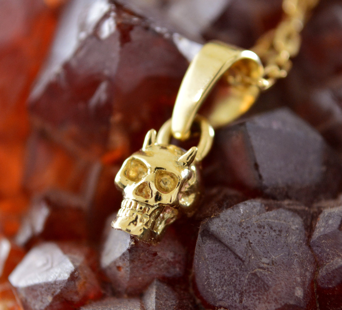 Colgante calavera demonio diminuta en oro de 14k y 18k, Regalo unico para Halloween