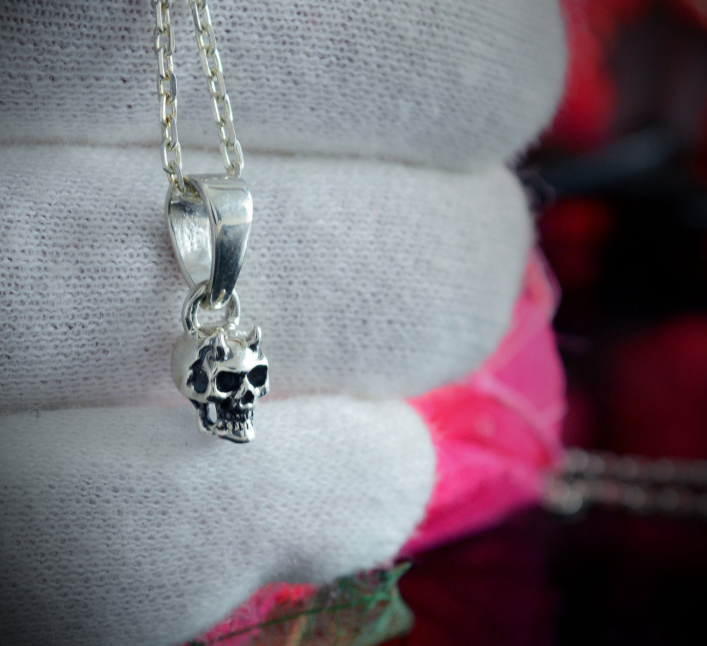 Colgante plata calavera pequeña, Colgante cráneo humano, Colgante plata artesanal, Joyería urbana, Estilo punk, Joyería unisex - D´Cast