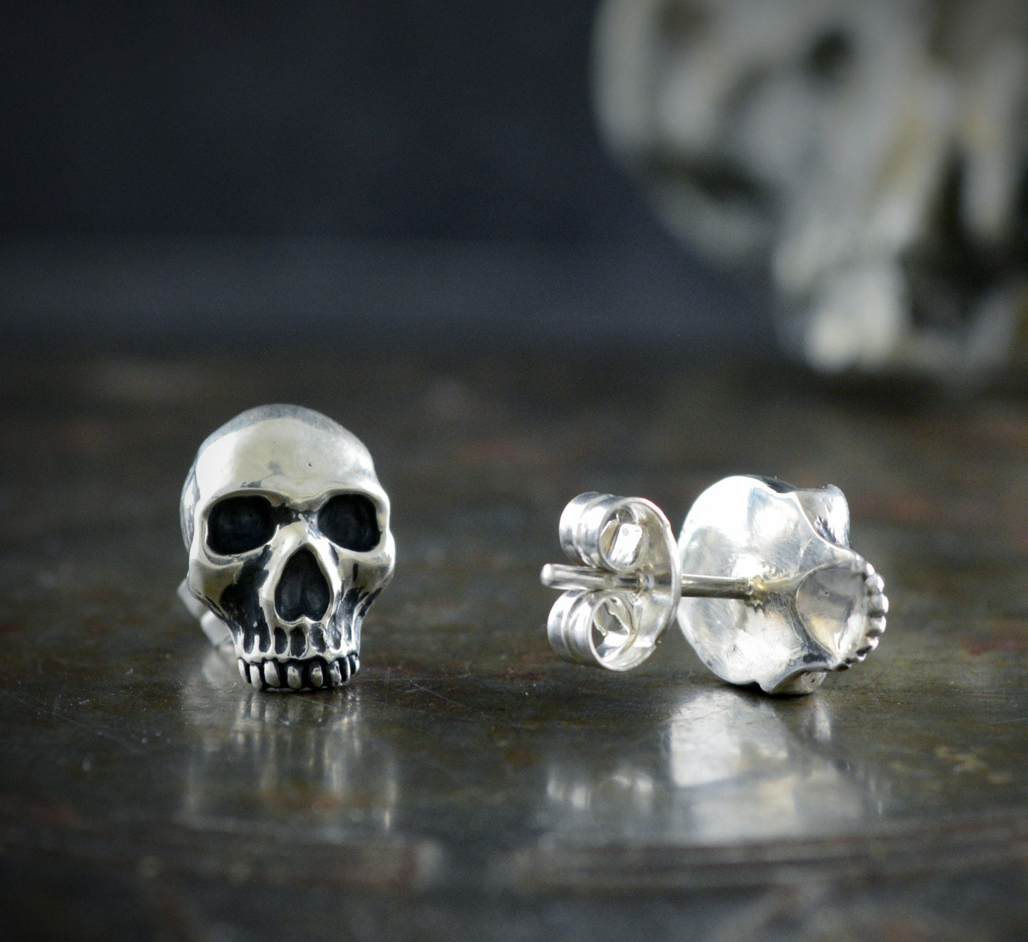 Pendientes calavera Memento mori en plata de ley maciza