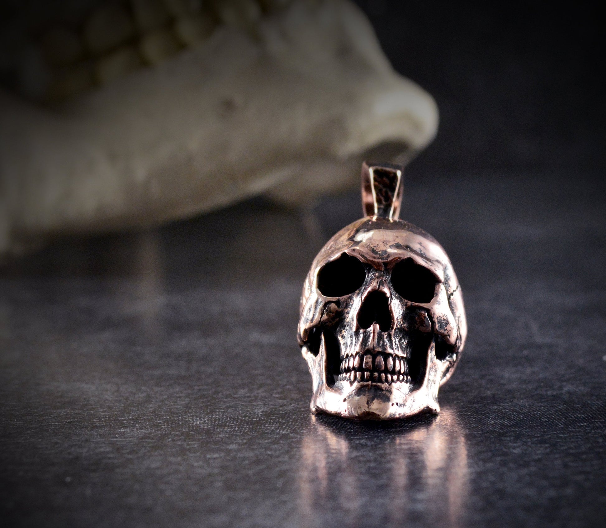 Gran colgante calavera hecho a mano en bronce, Colgante Memento mori - D´Cast