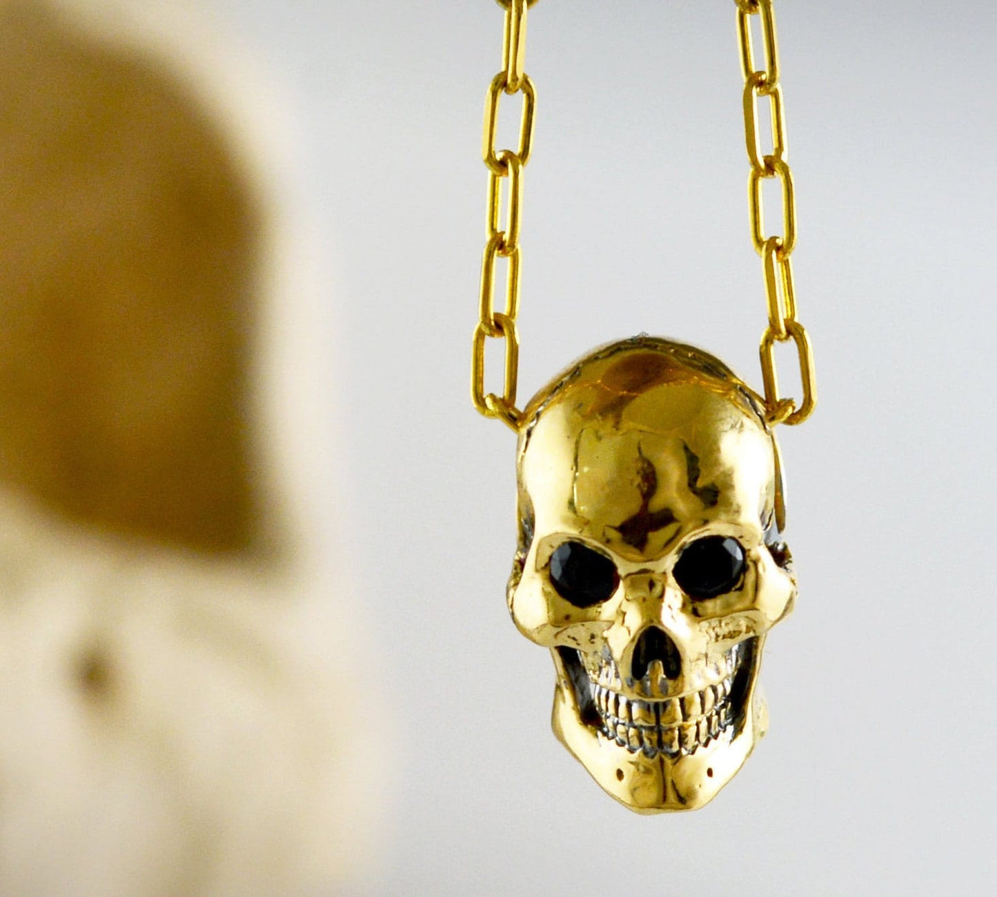Colgante cráneo humano en oro, Calavera hecha a mano en oro de 14k y 18k - D´Cast