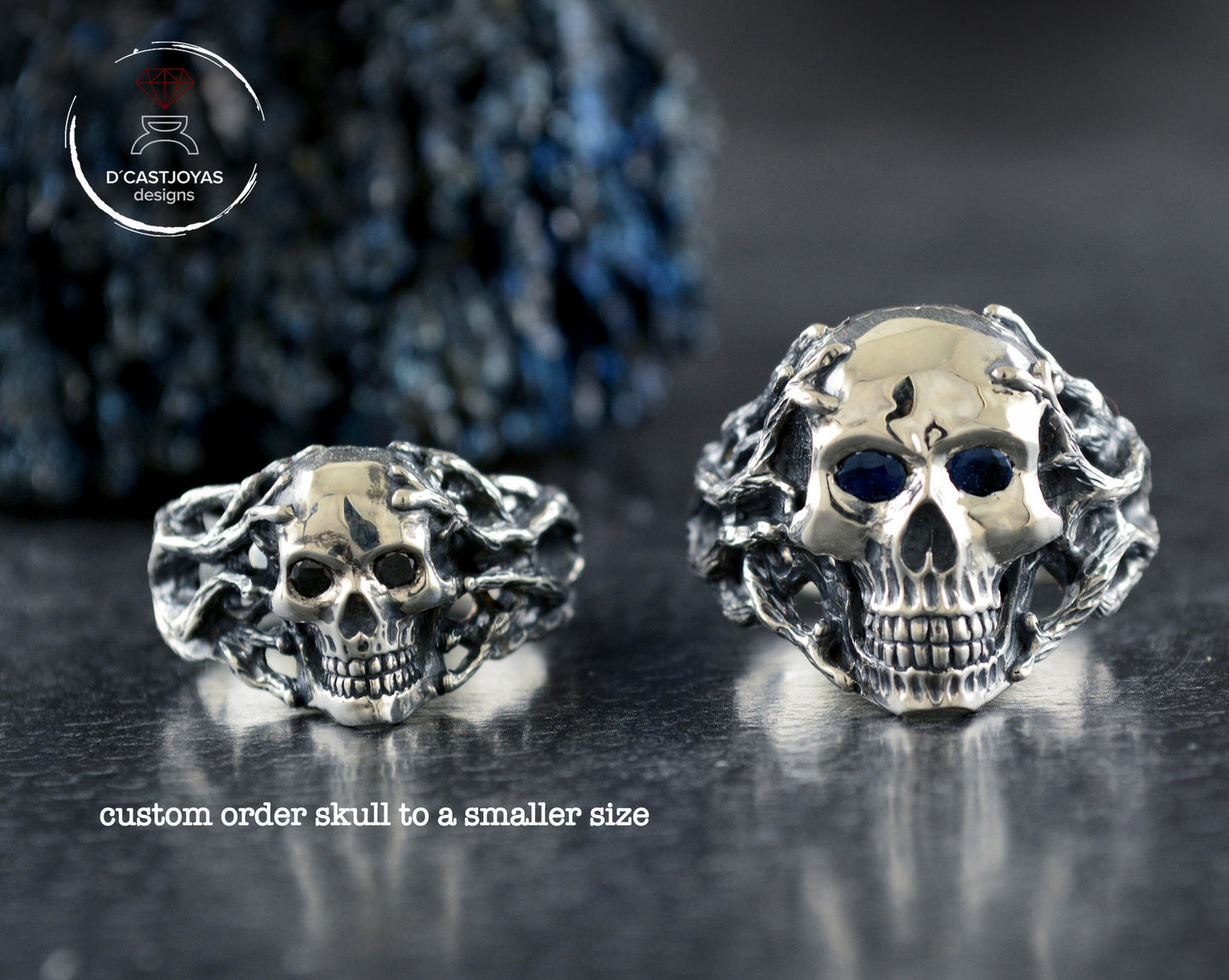 Anillo calavera Cthulhu de plata maciza con rubíes naturales y texturas rústicas, anillo Memento mori - D´Cast